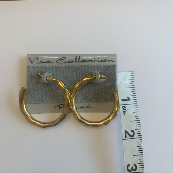 Vintage Large Gold Costume Jewlery Hoops - Picture 3 of 3